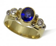 Blue Sapphire and diamond ring in 18k yellow gold with white gold accents