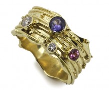 Purple and pink sapphire 18k yellow gold ring with diamonds and diamonds