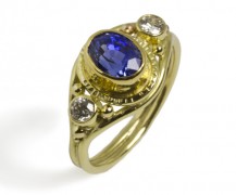 Blue Sapphire and diamond ring in 18k yellow gold