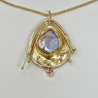 Chinese-keshi-freshwater-pearl-pendant