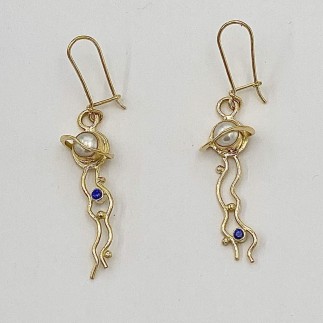 18k yellow gold pearl planet earrings with 22k gold bezel settings for the white fresh water pearls with .16ct. tw blue sapphires (H).