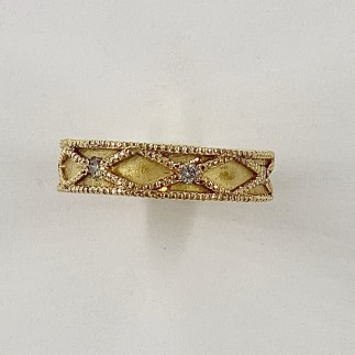 18k yellow gold X band with milgraine accents and 7 diamonds TW .14ct, E Color, VS clarity