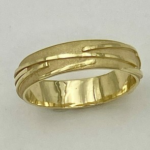 6mm wide, 18k yellow gold men's wedding band with a sandblasted background