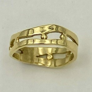 18k yellow gold  pebble in the river ring 5-6mm wide