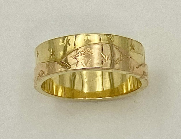 18k yellow gold with 18k pink gold mountain range 7mm wide
