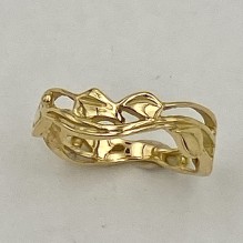 Leaf and Vine ring in 18k yellow gold.