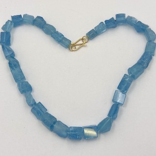 Natural color aquamarine nuggets (TW 410 cts.) with an 18k yellow gold clasp. 19 inches in length.