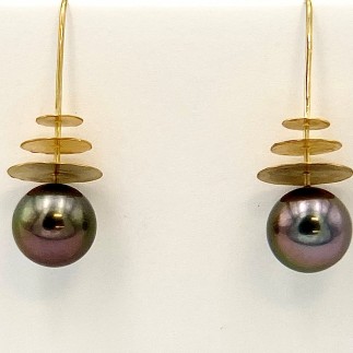 22k and 18k yellow gold earrings with 11.3mm round black South Sea pearls. Earrings have a low polish finish.