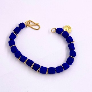 Natural color Afghani lapis chunks (74 cts TW) with 22k rings, disc and clasp. 7 3/4 inches long.