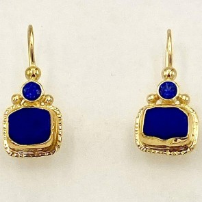 18k yellow gold earrings with natural color lapis chunks set in 22k gold bezels with .40 cts.(TW) blue sapphires (H).