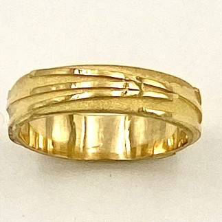 18k yellow gold sandblasted and polished men's wedding ring