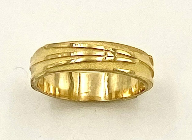 18k yellow gold sandblasted and polished men's wedding ring