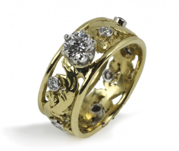 18k yellow gold Elizabethan ring with platinum settings for Lazare ideal cut diamond and side diamonds
