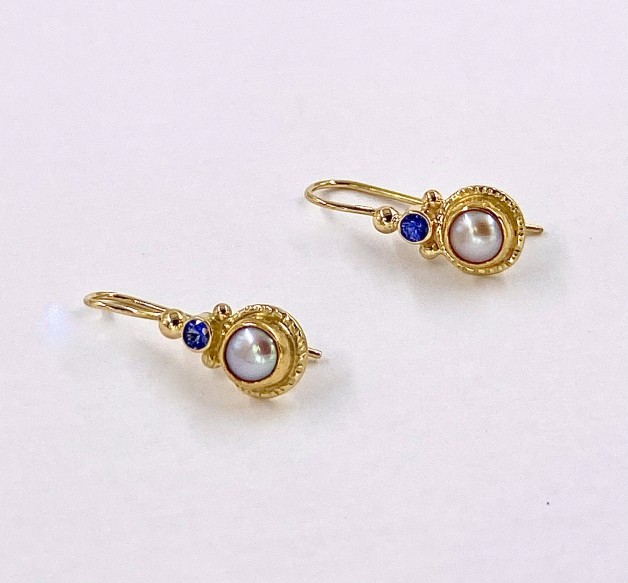 The classics with pearls and sapphires