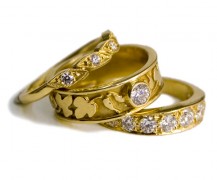 Diamond wedding bands in 18k gold