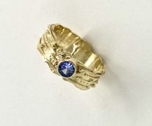18k Yellow Gold Band with Blue Sapphire