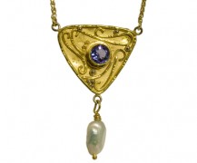 Tanzanite, pearl and 18k gold pendant
