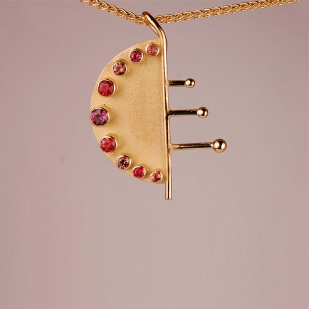 gold and saphhire pendant by Daniel Spirer Jewelers Cambridge/Boston