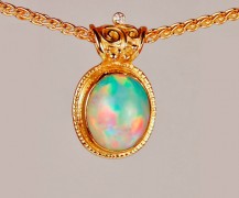Ethiopian opal pendant with diamond in 22k and 18k