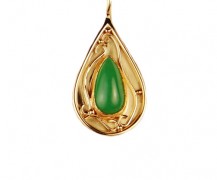Jade pendant in 18k yellow gold