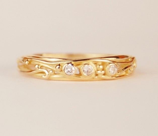 18k yellow gold band with ideal cut diamonds