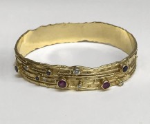 Gold bracelet with many sapphires and diamonds